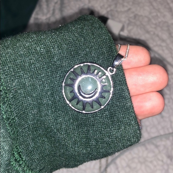 Green pendant jewelry - Picture 2 of 3
